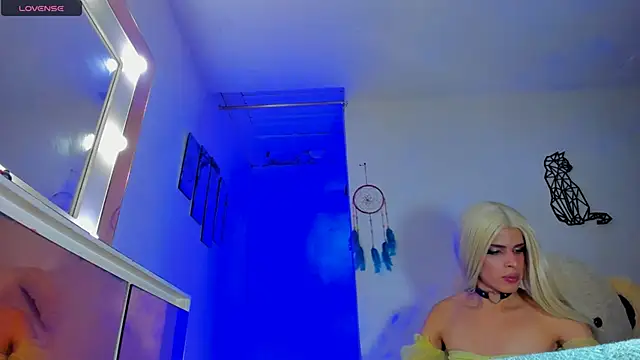 Snapshot of emperatrizhotwolf chatting on 03-18-25, 07:41 emperatrizhotwolf online show from 03-18-25, 07:41