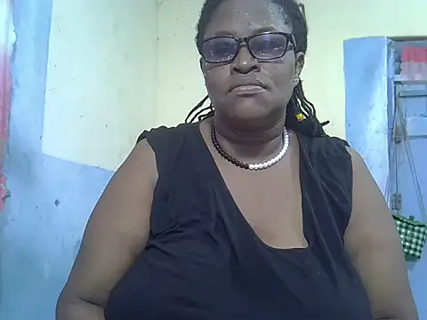 Snapshot of sexy_bigboobss chatting on 10-28-25, 09:13 sexy bigboobss online show from 10-28-25, 09:13