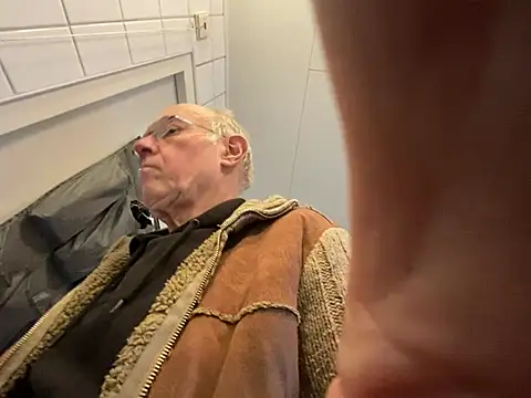 Snapshot of martxxxxx chatting on 12-15-24, 10:07 martxxxxx online show from 12-15-24, 10:07