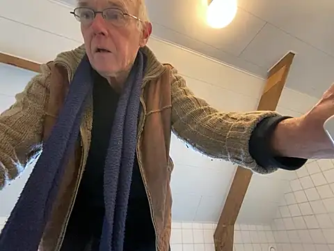 Snapshot of martxxxxx chatting on 12-20-24, 09:54 martxxxxx online show from 12-20-24, 09:54