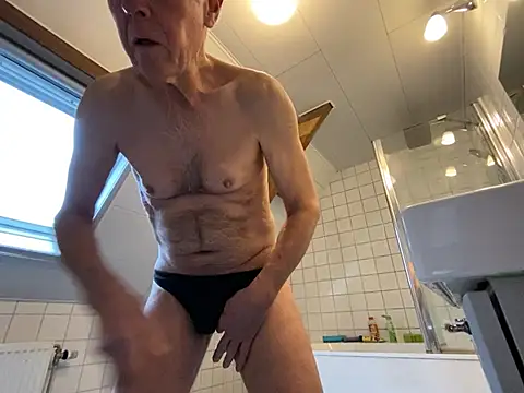 Snapshot of martxxxxx chatting on 12-25-24, 10:28 martxxxxx online show from 12-25-24, 10:28