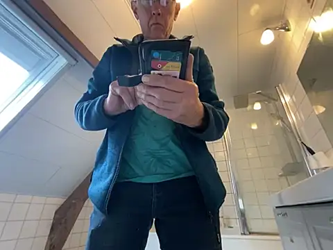 Snapshot of martxxxxx chatting on 09-16-25, 09:10 martxxxxx online show from 09-16-25, 09:10