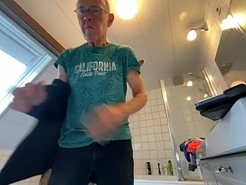 Snapshot of martxxxxx chatting on 09-18-25, 09:55 martxxxxx online show from 09-18-25, 09:55