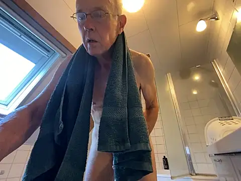 Snapshot of martxxxxx chatting on 09-22-25, 09:00 martxxxxx online show from 09-22-25, 09:00