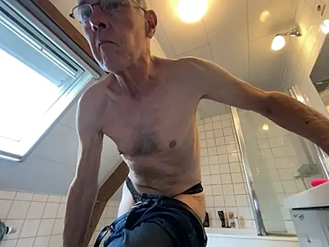 Snapshot of martxxxxx chatting on 09-23-25, 09:23 martxxxxx online show from 09-23-25, 09:23