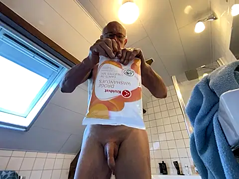 Snapshot of martxxxxx chatting on 09-25-25, 08:40 martxxxxx online show from 09-25-25, 08:40