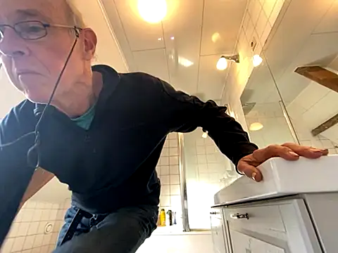 Snapshot of martxxxxx chatting on 11-29-25, 12:30 martxxxxx online show from 11-29-25, 12:30