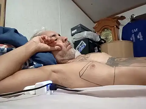 Xoc8  online show from 10-22-25, 02:56