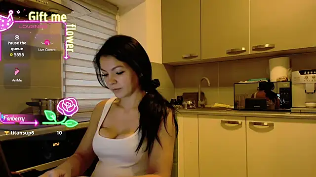 Snapshot of alisoncassie chatting on 10-24-25, 04:53 alisoncassie online show from 10-24-25, 04:53