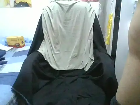 Snapshot of gian1230 chatting on 04-25-26, 06:16 gian1230 online show from 04-25-26, 06:16
