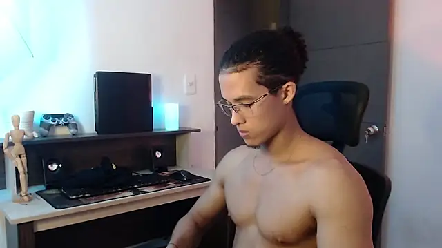 Snapshot of alejo_x3 chatting on 12-05-24, 02:31 alejo x3 online show from 12-05-24, 02:31