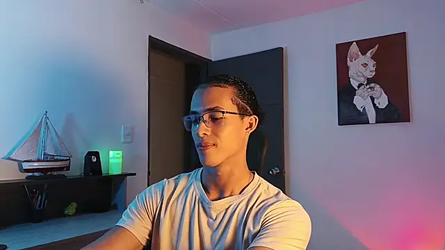 Snapshot of alejo_x3 chatting on 11-30-25, 11:20 alejo x3 online show from 11-30-25, 11:20