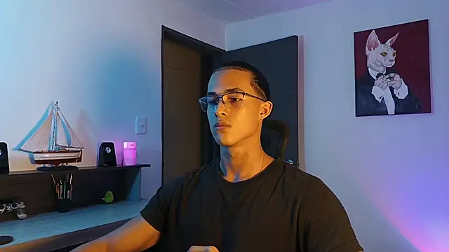 Snapshot of alejo_x3 chatting on 12-04-25, 11:24 alejo x3 online show from 12-04-25, 11:24