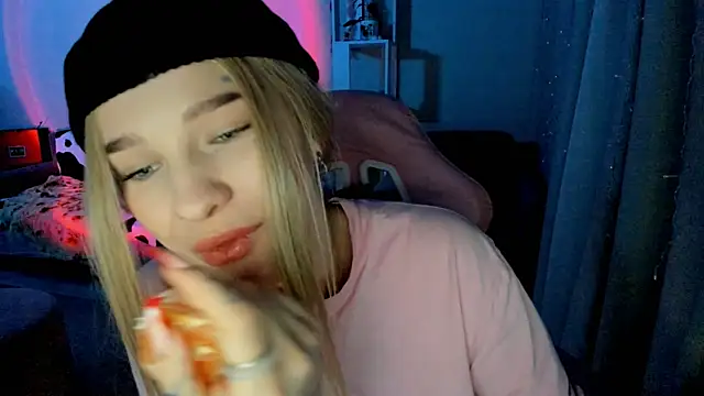 Ledy WWWII online show from 12-18-24, 03:00