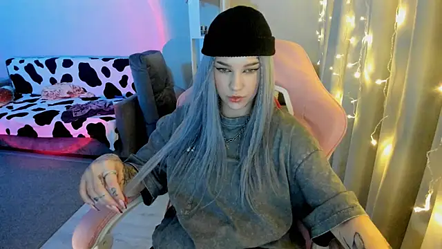 Ledy WWWII online show from 12-21-24, 04:36