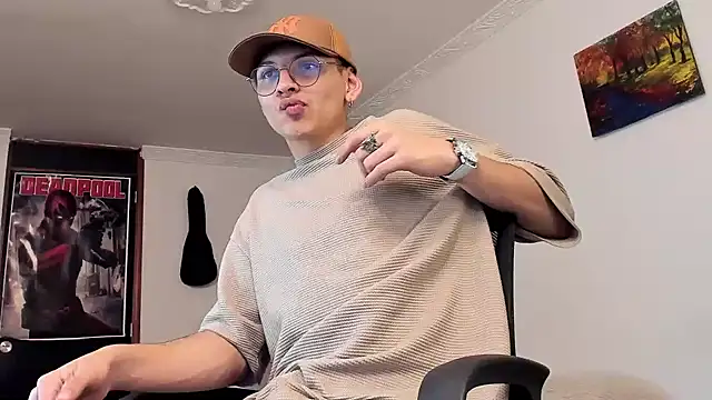 a lejandro 0 8 online show from 12-25-24, 08:51