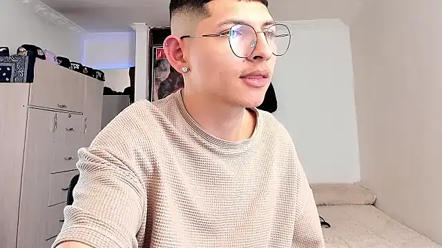 a lejandro 0 8 online show from 01-21-25, 07:17