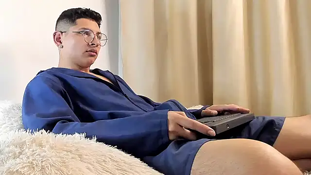 a lejandro 0 8 online show from 02-10-25, 03:03