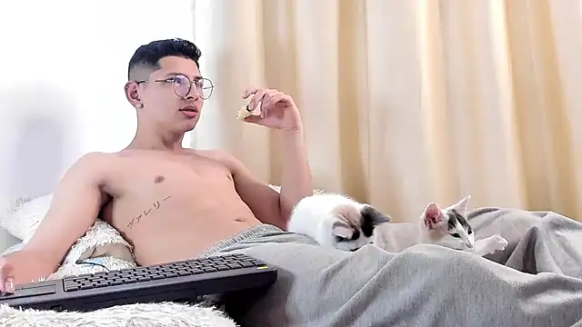 a lejandro 0 8 online show from 02-10-25, 03:21