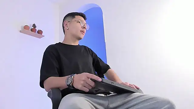 a lejandro 0 8 online show from 02-26-25, 07:38