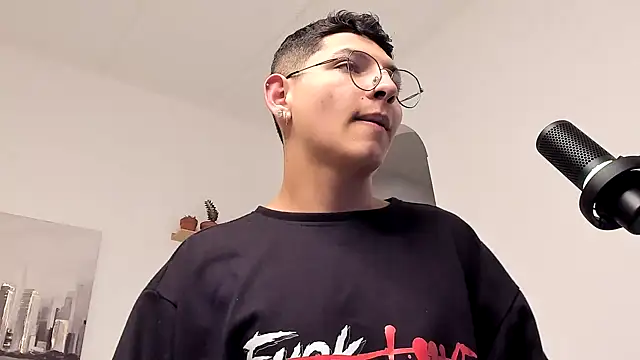 a lejandro 0 8 online show from 03-07-25, 10:10