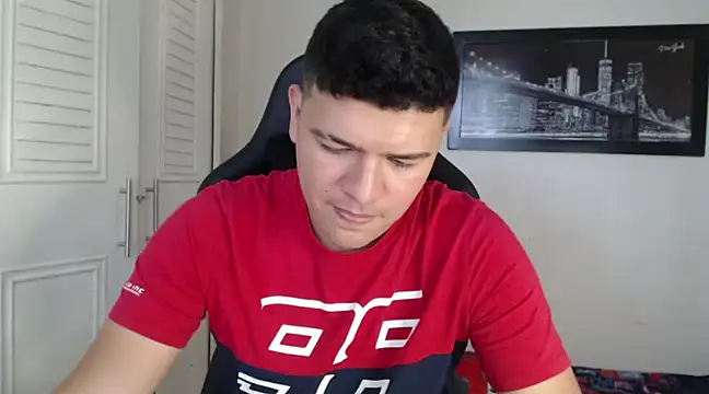 Snapshot of Plug_Control chatting on 12-22-24, 05:32 Plug Control online show from 12-22-24, 05:32