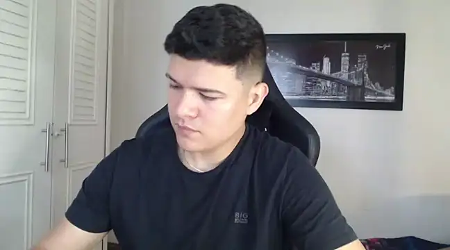 Snapshot of Plug_Control chatting on 12-23-24, 03:23 Plug Control online show from 12-23-24, 03:23