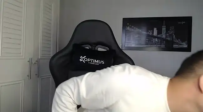 Snapshot of Plug_Control chatting on 01-05-25, 04:38 Plug Control online show from 01-05-25, 04:38