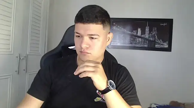 Snapshot of Plug_Control chatting on 01-21-25, 02:37 Plug Control online show from 01-21-25, 02:37