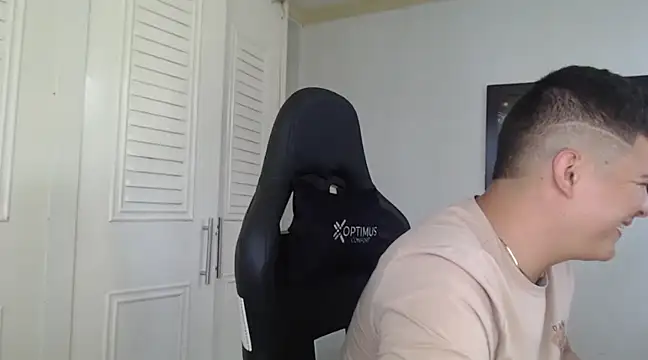 Snapshot of Plug_Control chatting on 01-21-25, 06:55 Plug Control online show from 01-21-25, 06:55