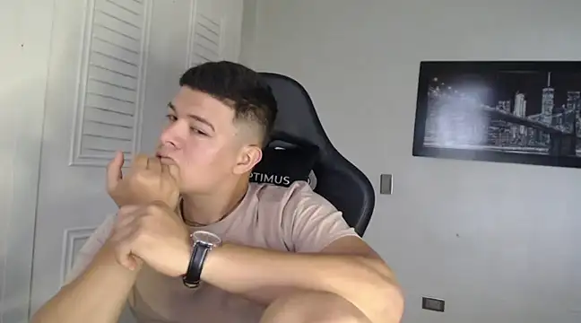 Snapshot of Plug_Control chatting on 01-21-25, 09:57 Plug Control online show from 01-21-25, 09:57