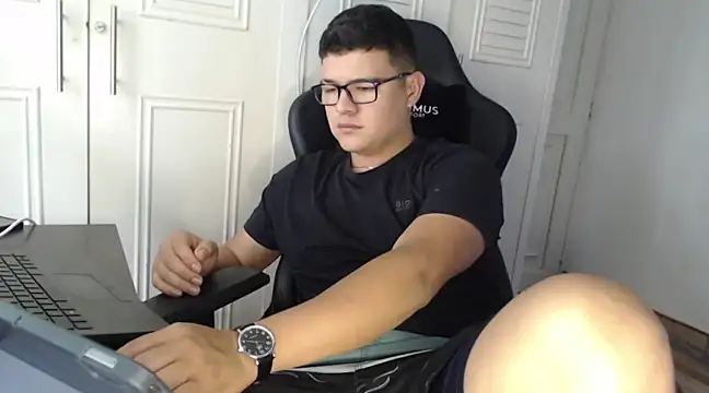 Snapshot of Plug_Control chatting on 01-27-25, 07:03 Plug Control online show from 01-27-25, 07:03