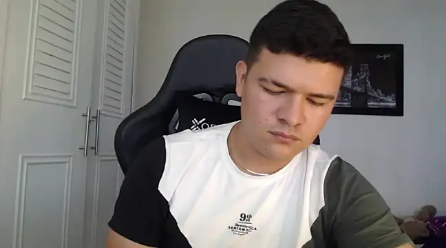 Snapshot of Plug_Control chatting on 01-29-25, 04:08 Plug Control online show from 01-29-25, 04:08