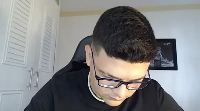 Snapshot of Plug_Control chatting on 02-15-25, 06:12 Plug Control online show from 02-15-25, 06:12