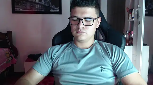 Snapshot of Plug_Control chatting on 02-19-25, 09:14 Plug Control online show from 02-19-25, 09:14