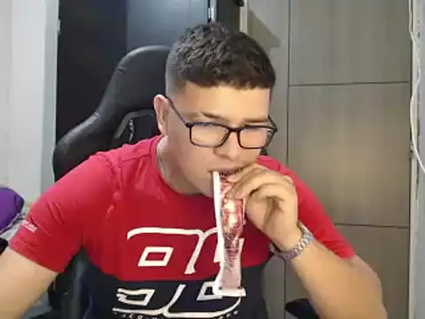 Snapshot of Plug_Control chatting on 03-02-25, 07:45 Plug Control online show from 03-02-25, 07:45