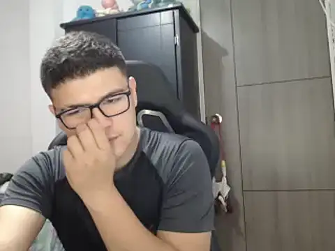 Snapshot of Plug_Control chatting on 03-05-25, 08:53 Plug Control online show from 03-05-25, 08:53