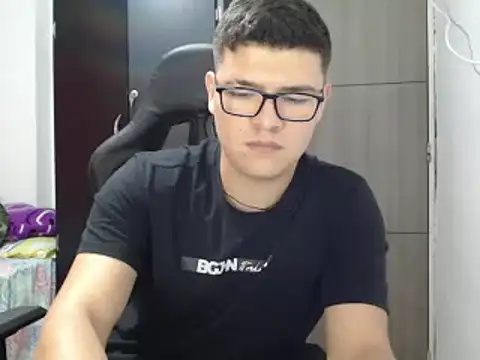 Snapshot of Plug_Control chatting on 03-06-25, 06:05 Plug Control online show from 03-06-25, 06:05