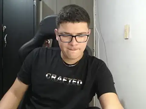 Snapshot of Plug_Control chatting on 03-12-25, 04:41 Plug Control online show from 03-12-25, 04:41