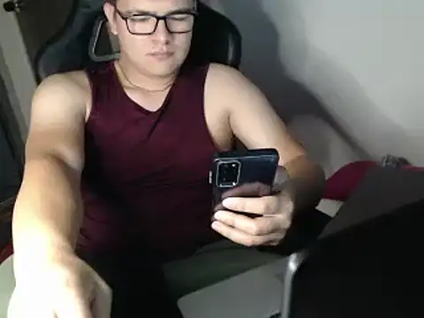 Snapshot of Plug_Control chatting on 03-18-25, 04:26 Plug Control online show from 03-18-25, 04:26