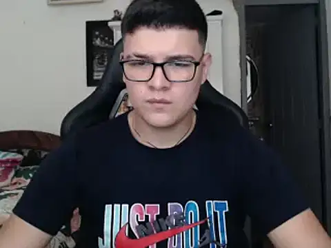 Snapshot of Plug_Control chatting on 03-21-25, 09:12 Plug Control online show from 03-21-25, 09:12