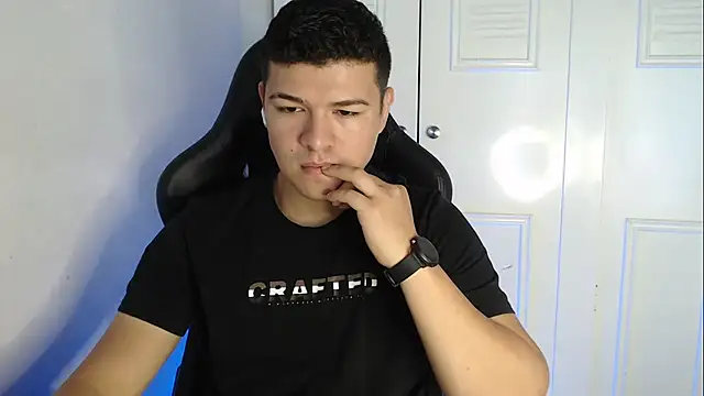 Snapshot of Plug_Control chatting on 09-12-25, 04:51 Plug Control online show from 09-12-25, 04:51