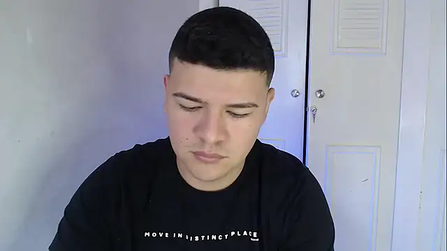 Snapshot of Plug_Control chatting on 10-12-25, 03:22 Plug Control online show from 10-12-25, 03:22