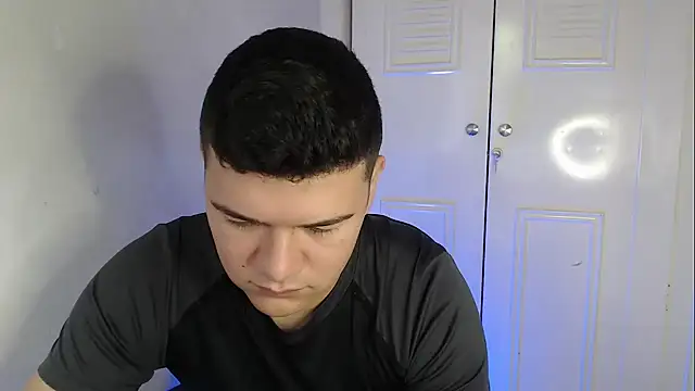 Snapshot of Plug_Control chatting on 10-16-25, 02:07 Plug Control online show from 10-16-25, 02:07