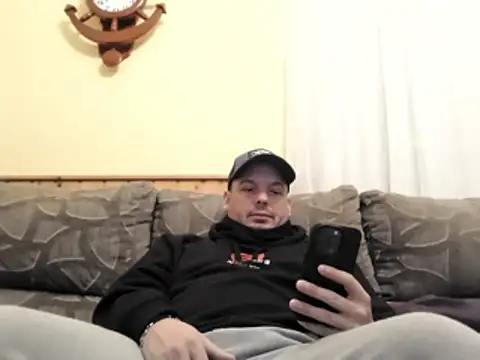 Jose HotLatino online show from 01-17-26, 04:33