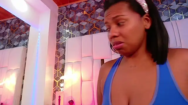 lia mariana online show from 10-12-25, 09:47