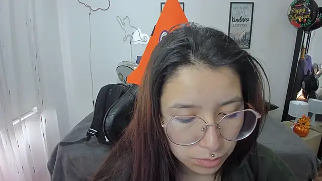 Amy joones online show from 10-27-25, 12:42