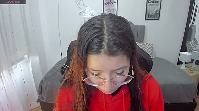 Amy joones online show from 11-04-25, 01:54