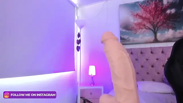 Julianaa Castro  online show from 02-01-25, 05:58