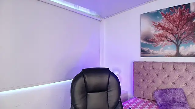 Julianaa Castro  online show from 03-24-26, 11:59